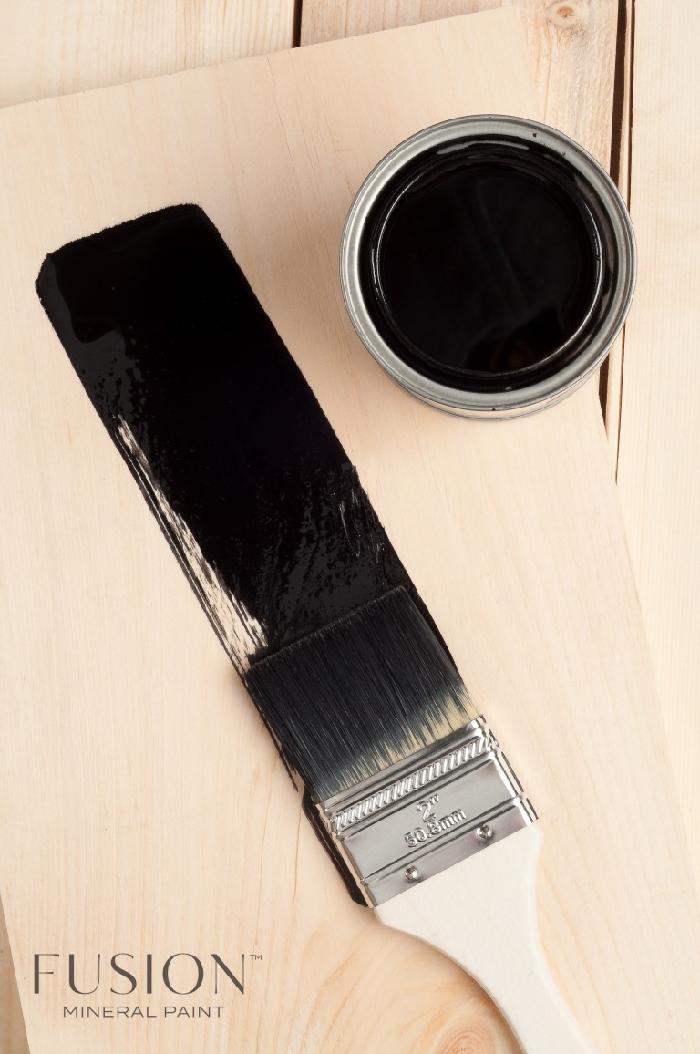 Ebony- Stain and Finishing Oil Fusion Mineral Paint goed gestyled brielle