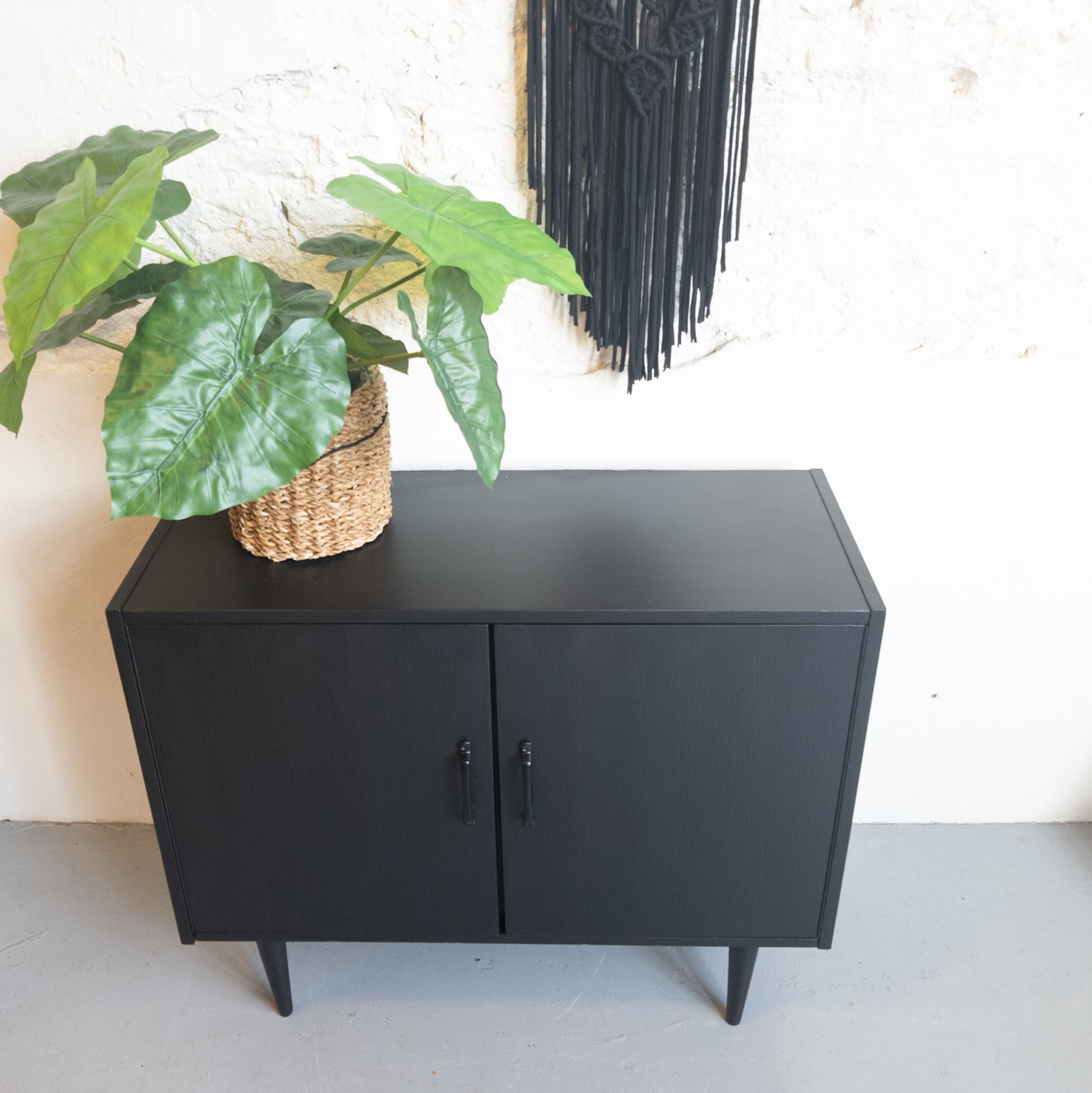 Vintage kastje Coal Black Fusion Mineral Paint Goed Gestyled Brielle