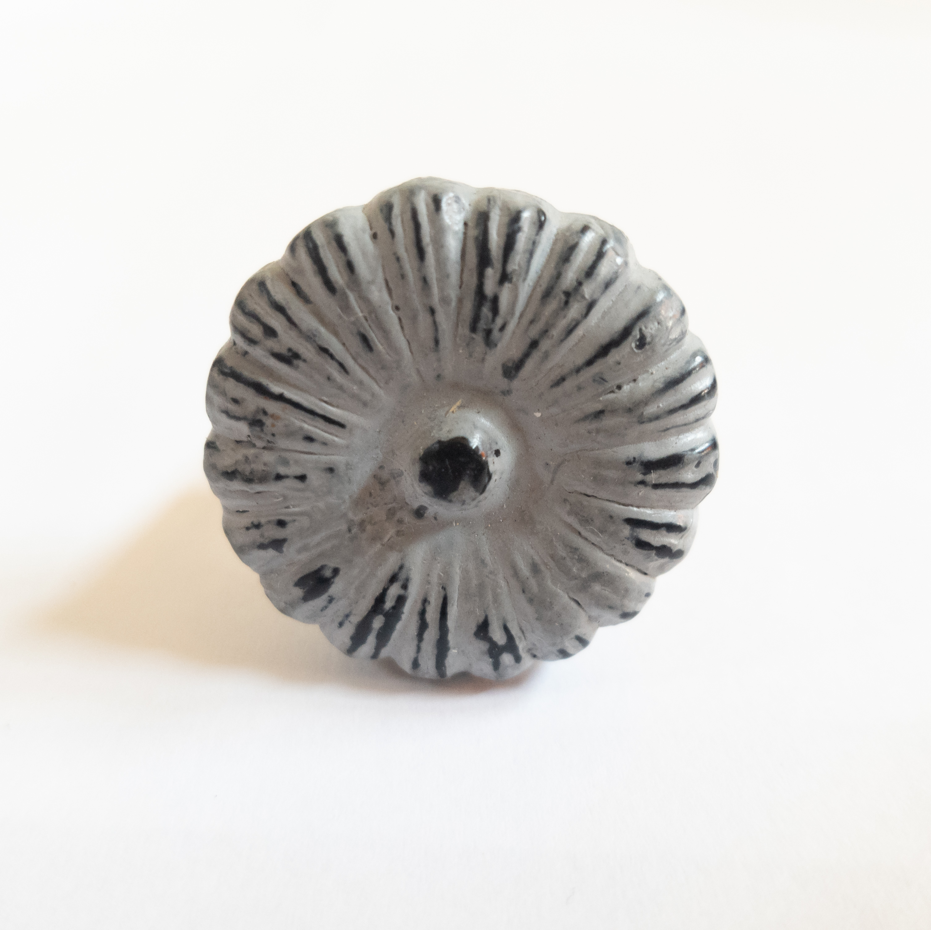 Meubelknop metal daisy grijs