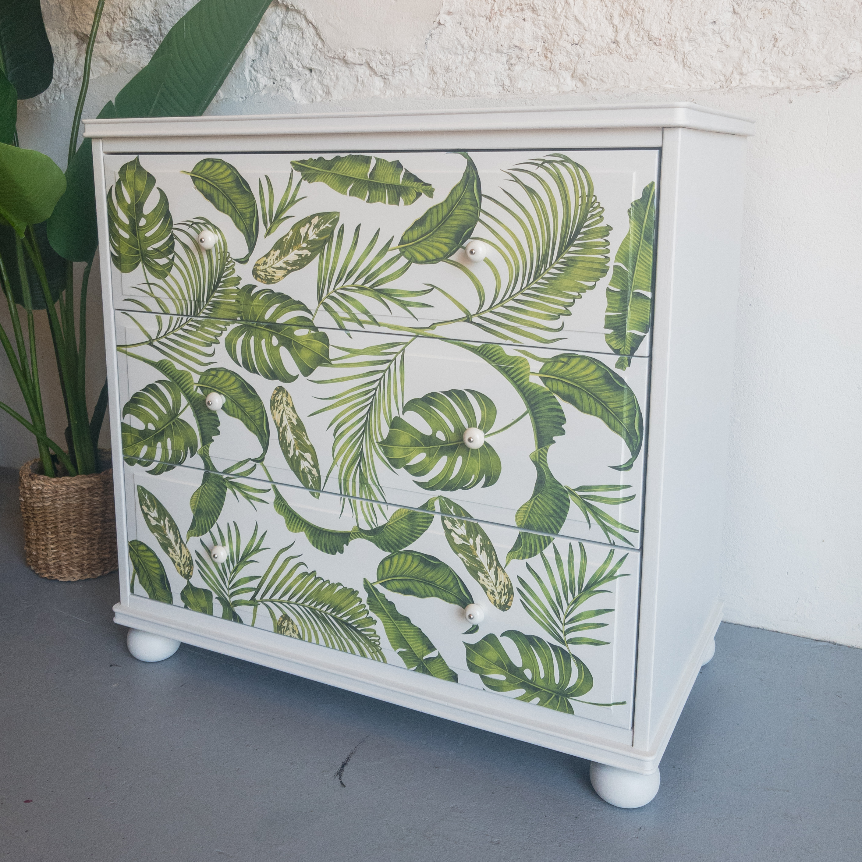 Ladekast met meubel transfer tropical paradise fusion mineral paint Raw silk Ladekast botanisch  Goed Gestyled Brielle