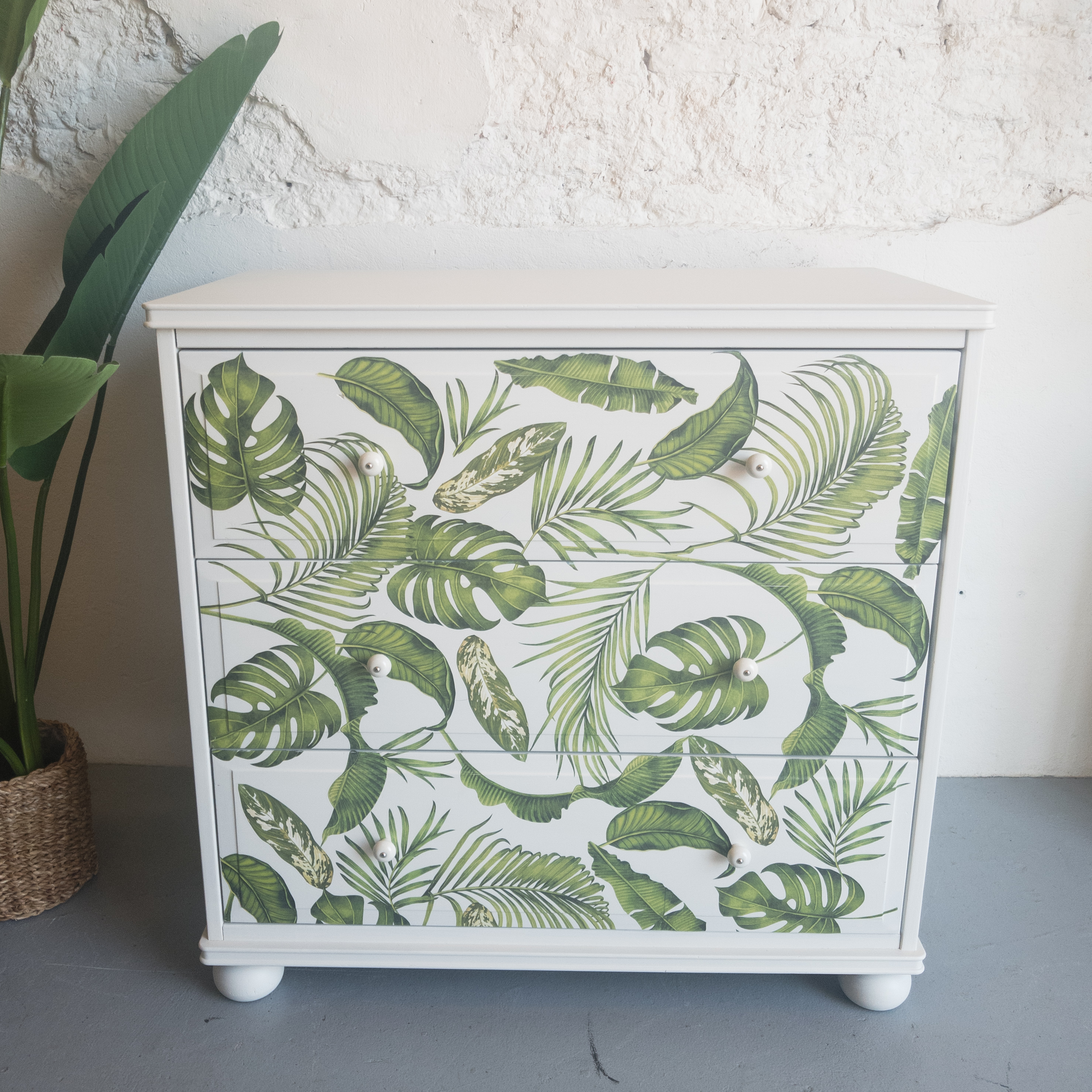 Ladekast met meubel transfer tropical paradise fusion mineral paint Raw silk Ladekast botanisch  Goed Gestyled Brielle