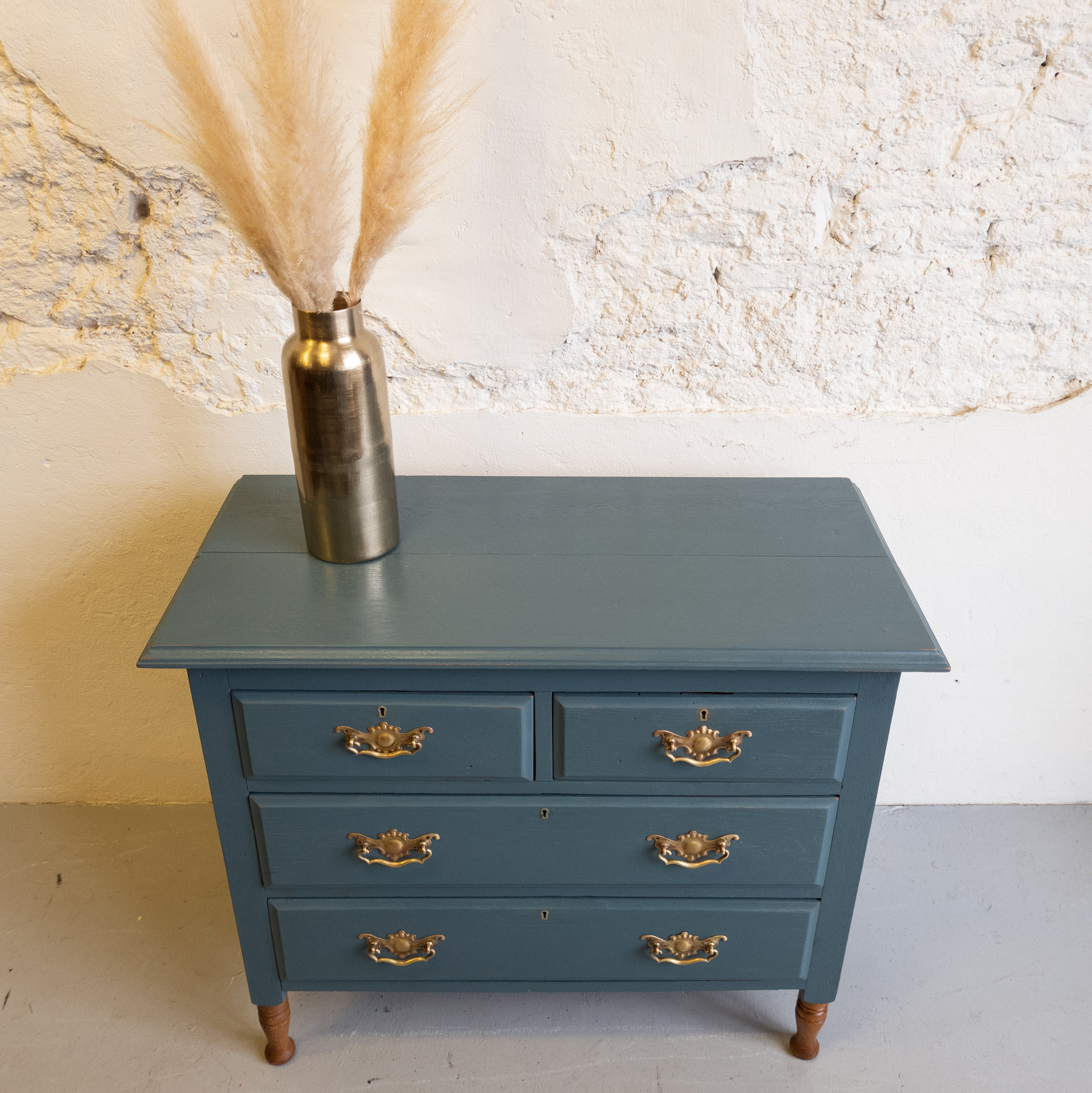 eikenhouten Ladekast opgeknapt. homestead blue Fusion Mineral Paint Goed Gestyled Brielle