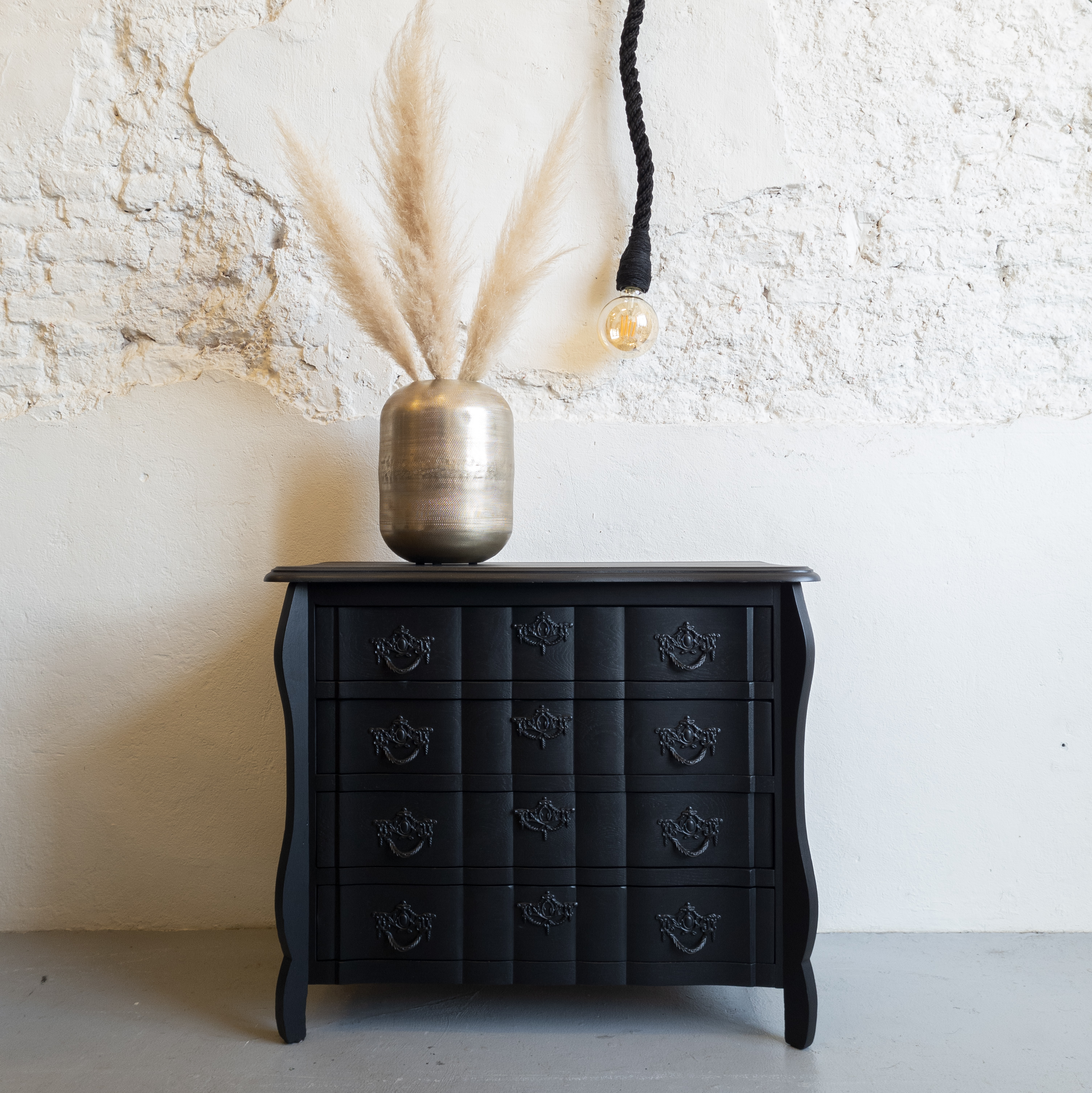 Buikkastje mat zwart Coal Black fusion mineral paint Goed Gestyled brielle