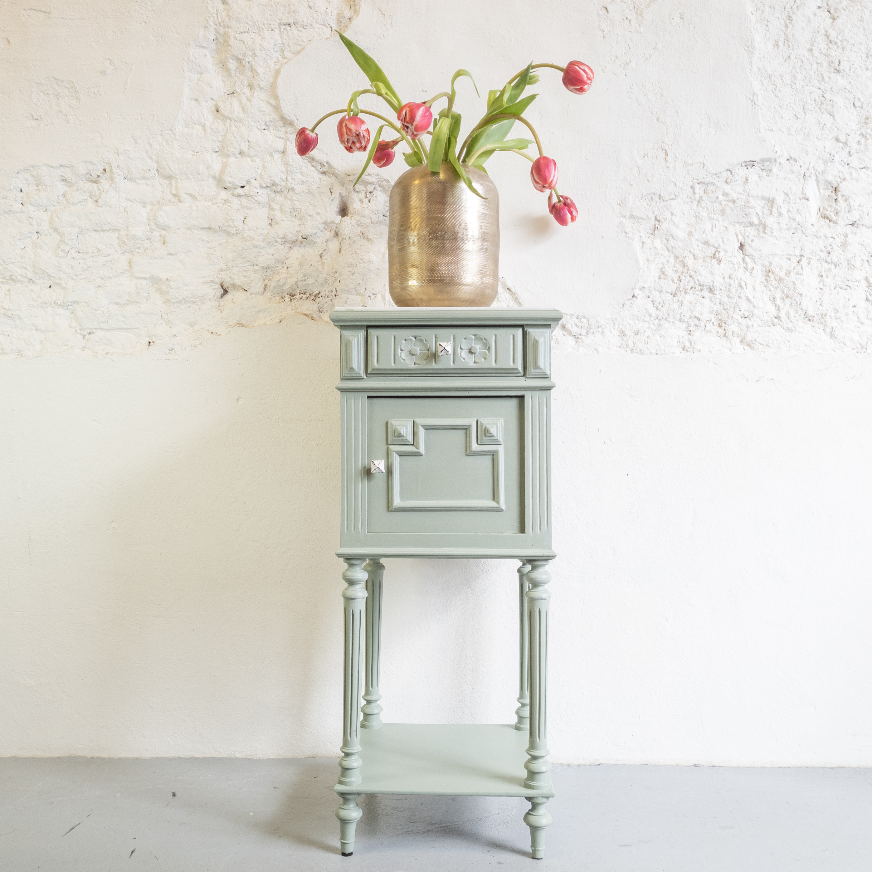 Oud groen kastje met marmer blad Fusion Mineral Paint Goed Gestyled