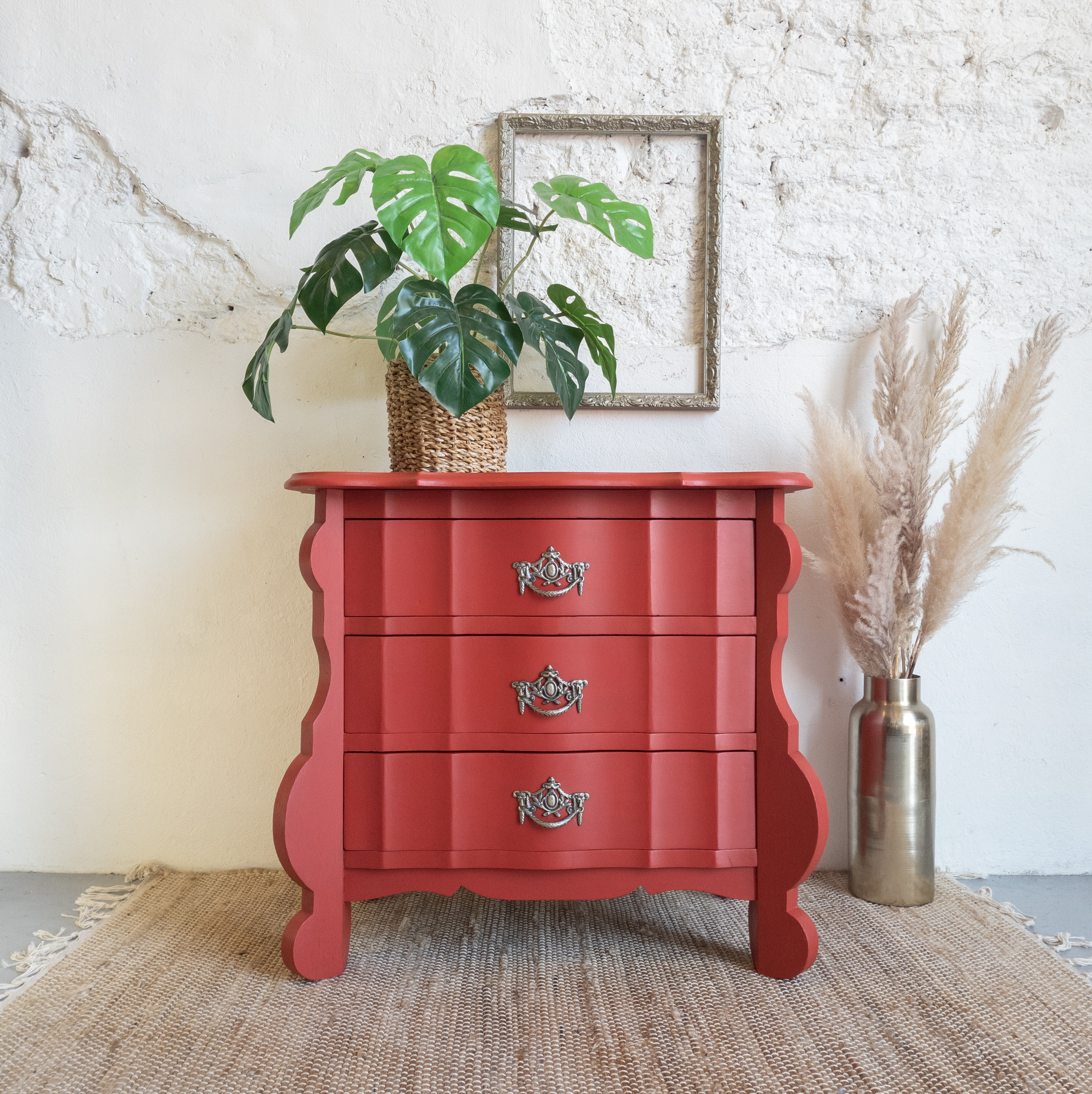 Bohemian buikkast rood Fort york red  fusion mineral paint. kaalgeschuurd eikenhout. goed gestyled brielle