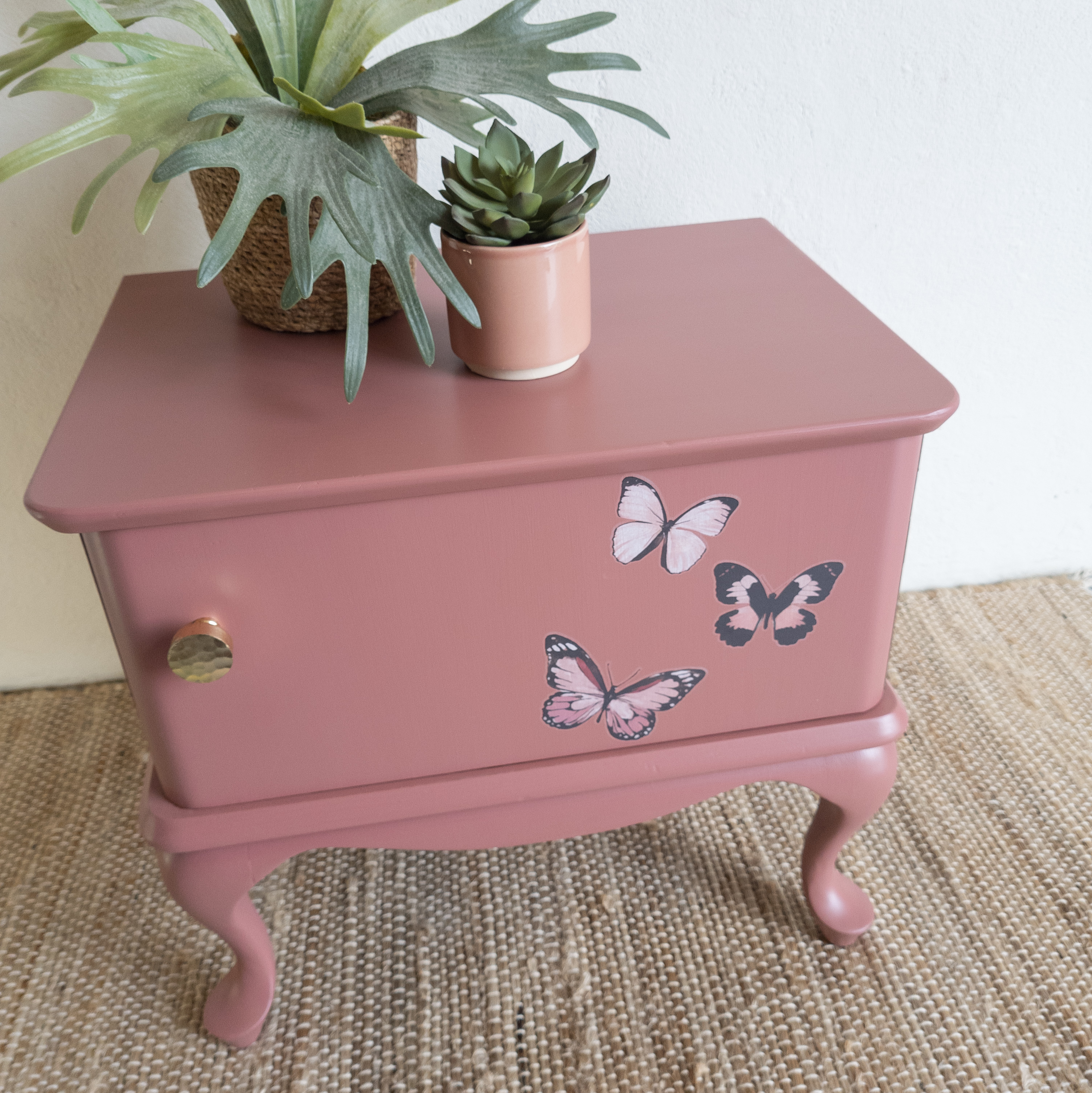 nachtkastje butterfly vlinders. Enchanted Echinacea Fusion Mineral Paint goed gestyled brielle