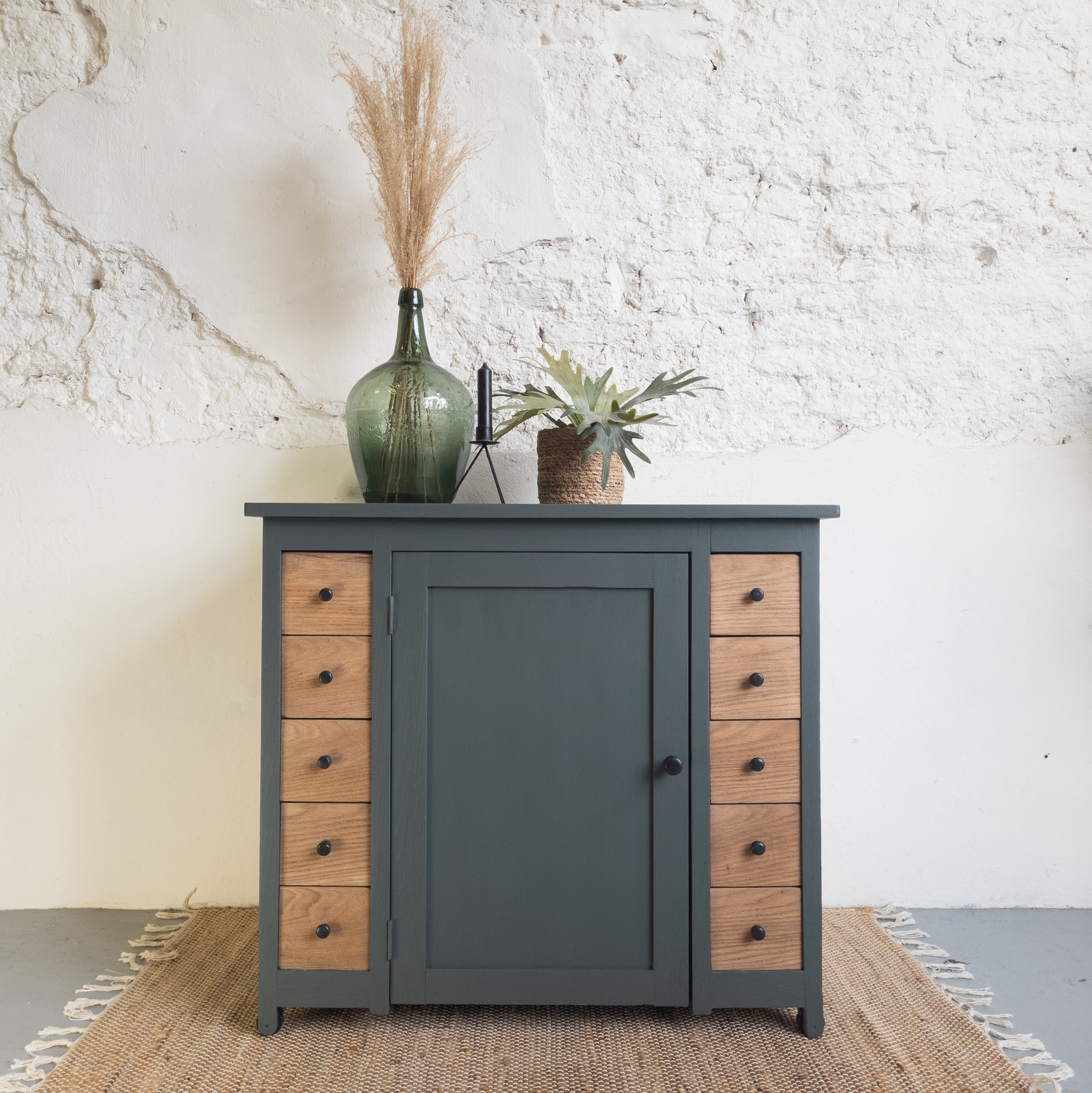 vintage eikenhouten naaimachine kastje gerestyled met Fusion door Goed Gestyled uit brielle