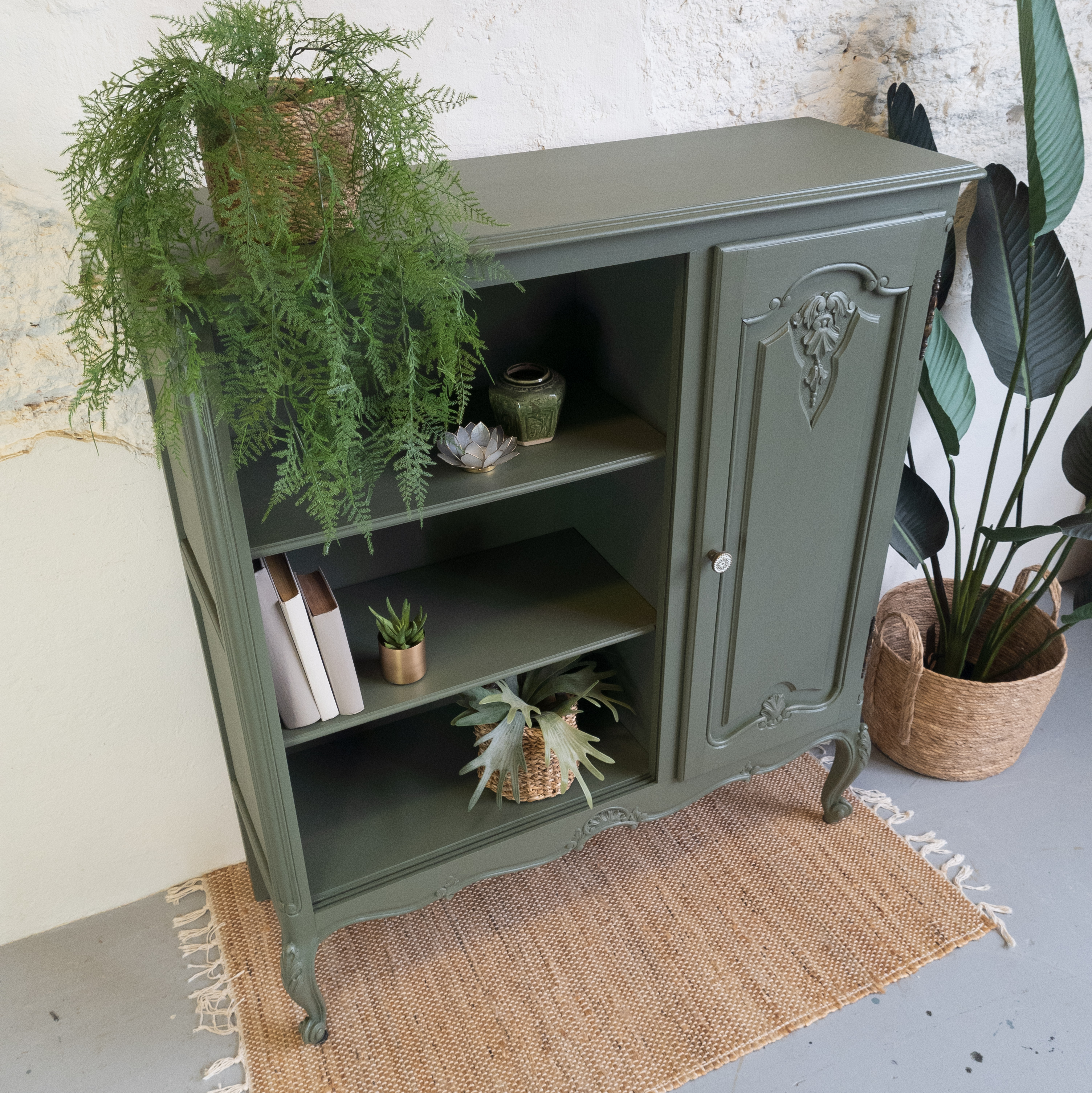 queen ann open boekenkast en dichte deur bayberry groen geschilderd door goed gestyled uit brielle