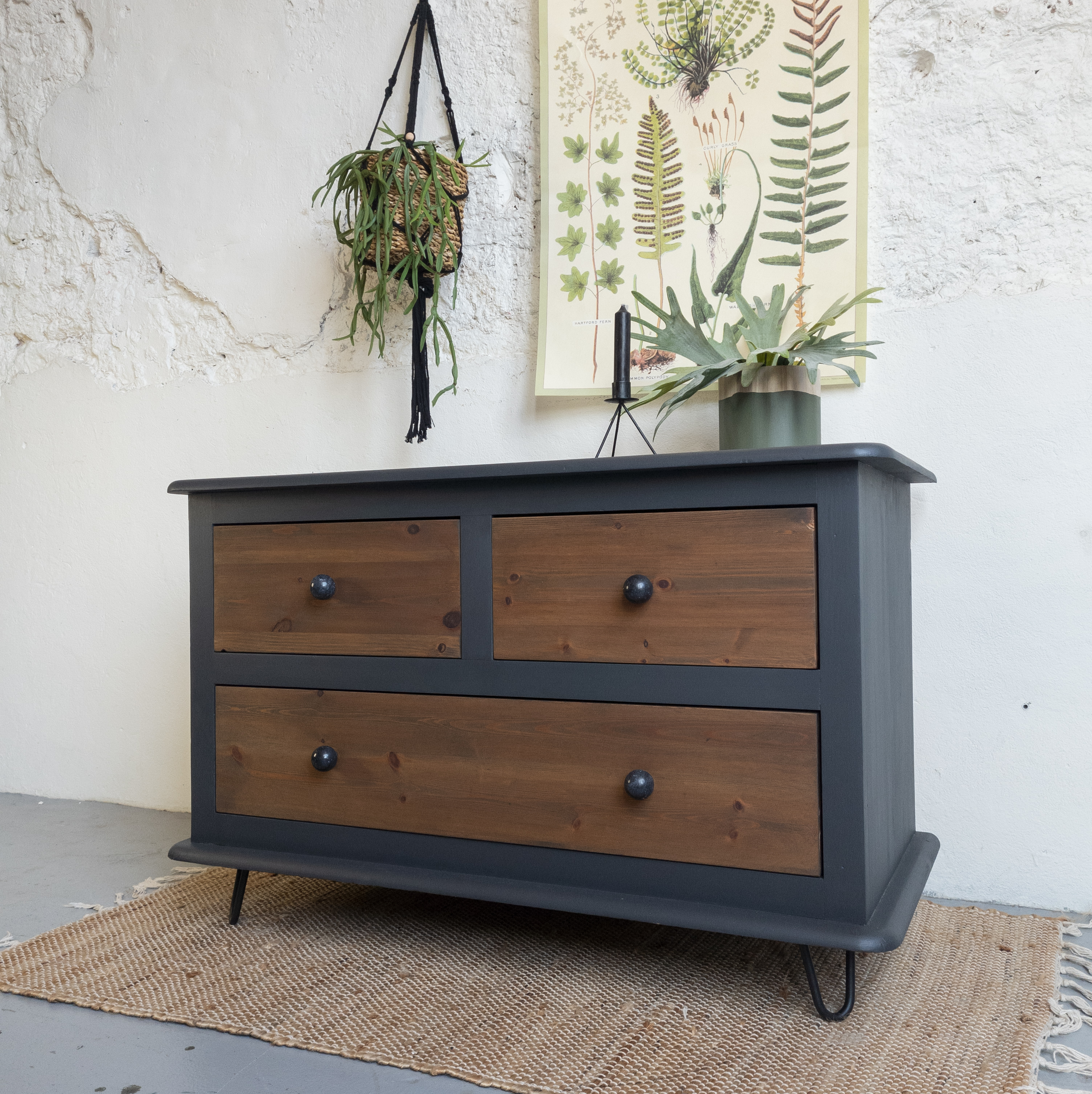 stoere ladekast opgeknapt met Fusion Mineral Paint Ash Goed Gestyled brielle. stain and finising oil cappuccino