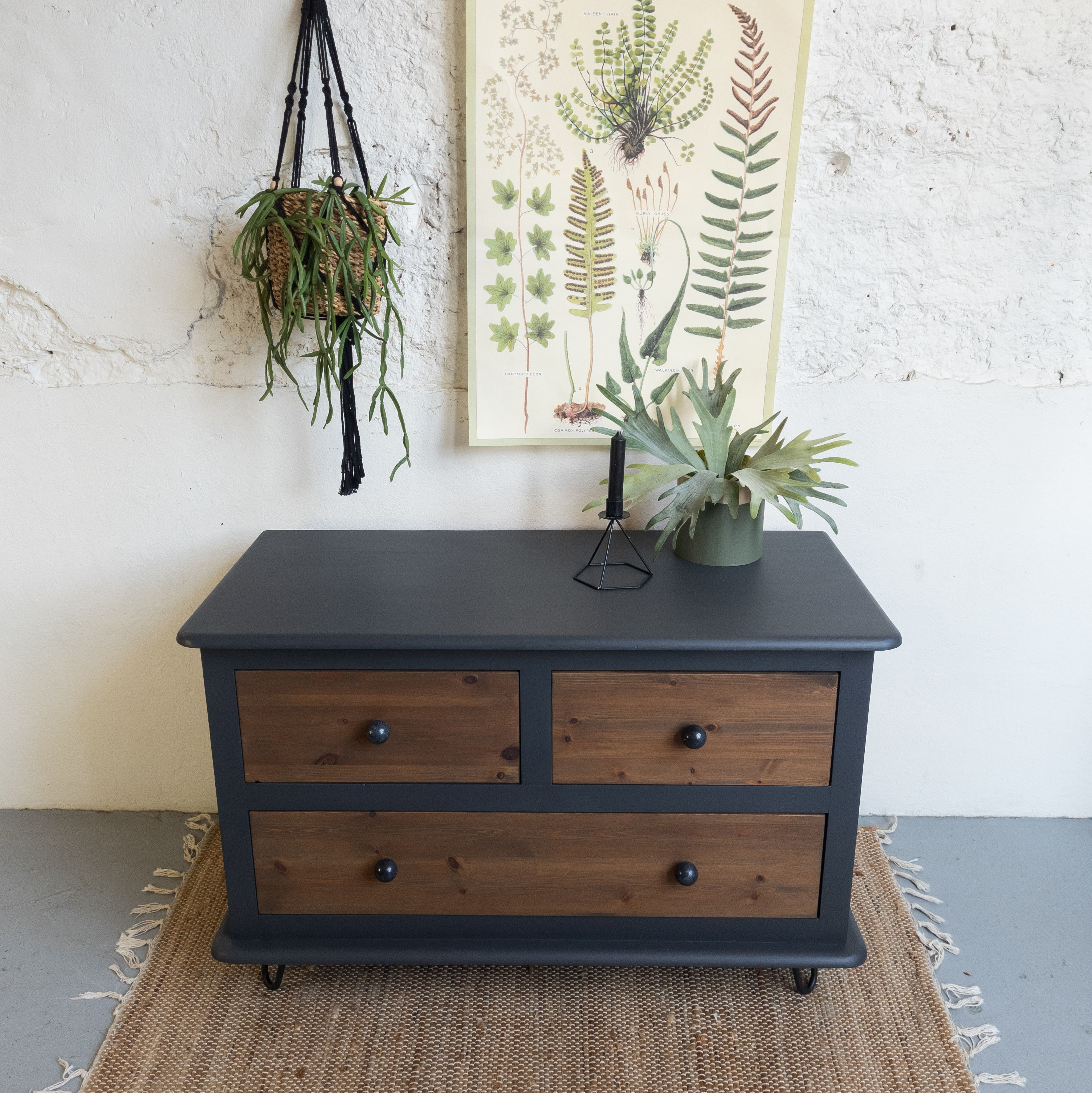 stoere ladekast opgeknapt met Fusion Mineral Paint Ash Goed Gestyled brielle. stain and finising oil cappuccino