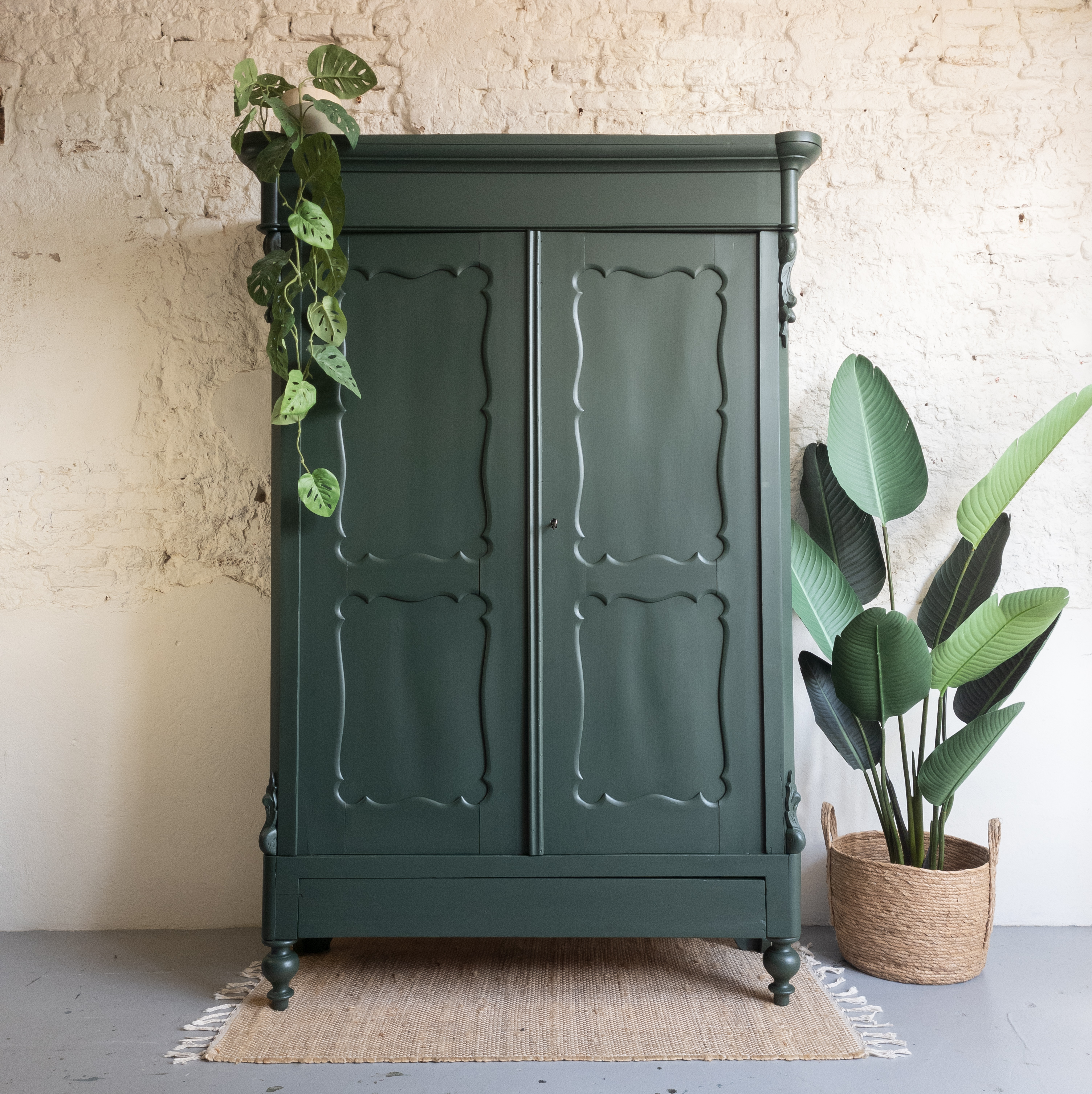 biedermeier meidenkast kast Manor green donkergroen Fusion Mineral Paint matte verf Goed Gestyled Brielle