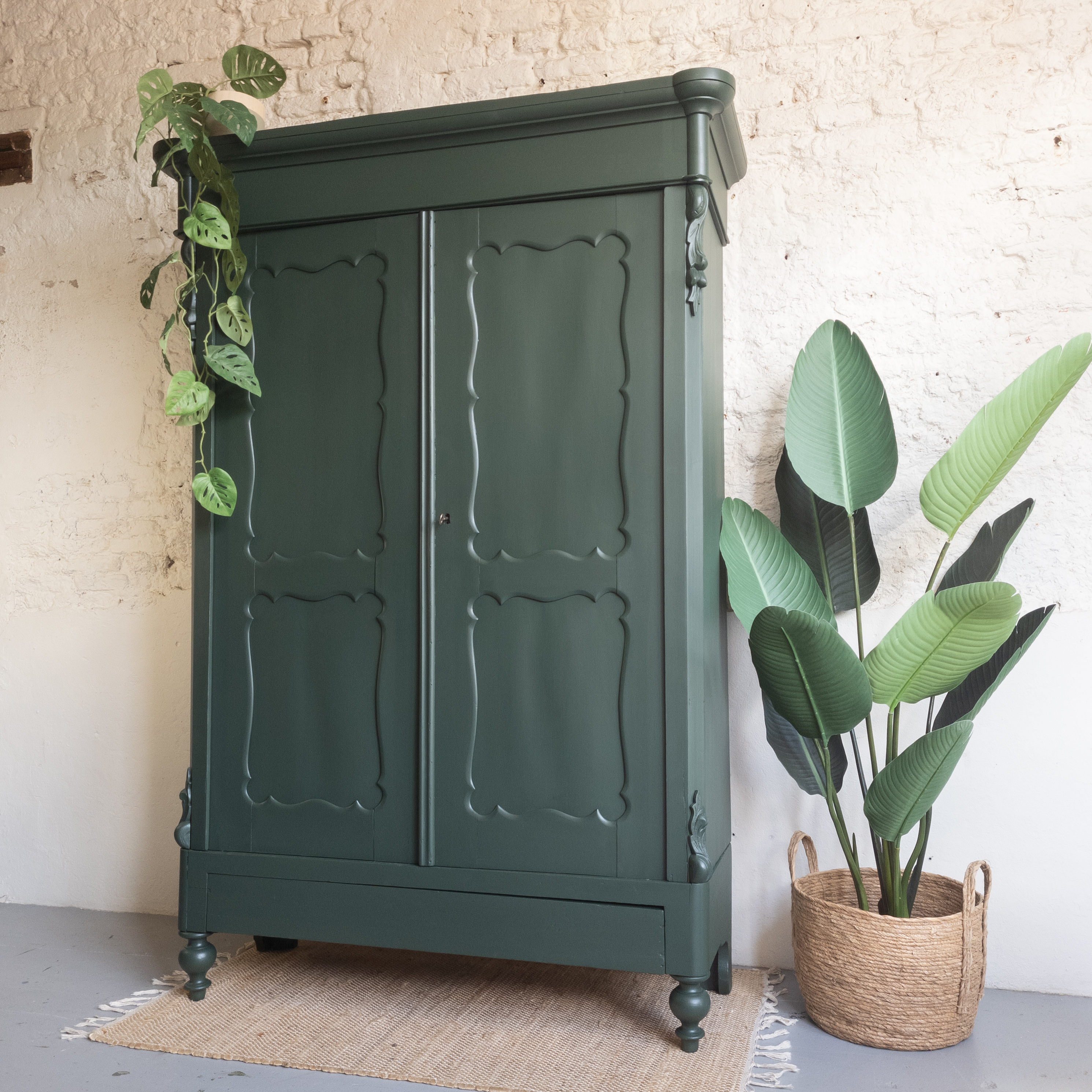 biedermeier meidenkast kast Manor green donkergroen Fusion Mineral Paint matte verf Goed Gestyled Brielle