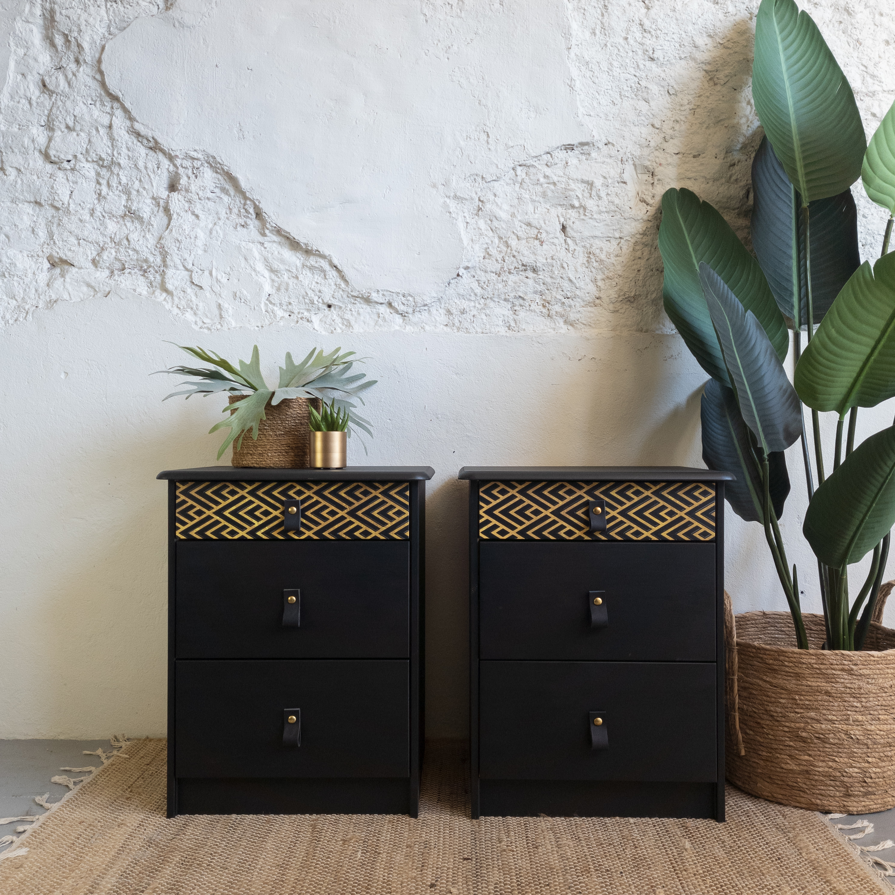 Nachtkasjes mat zwart coal black fusion mineral paint en geo diamand transfer transfer opgeknapt door Goed Gestyled uit Briel