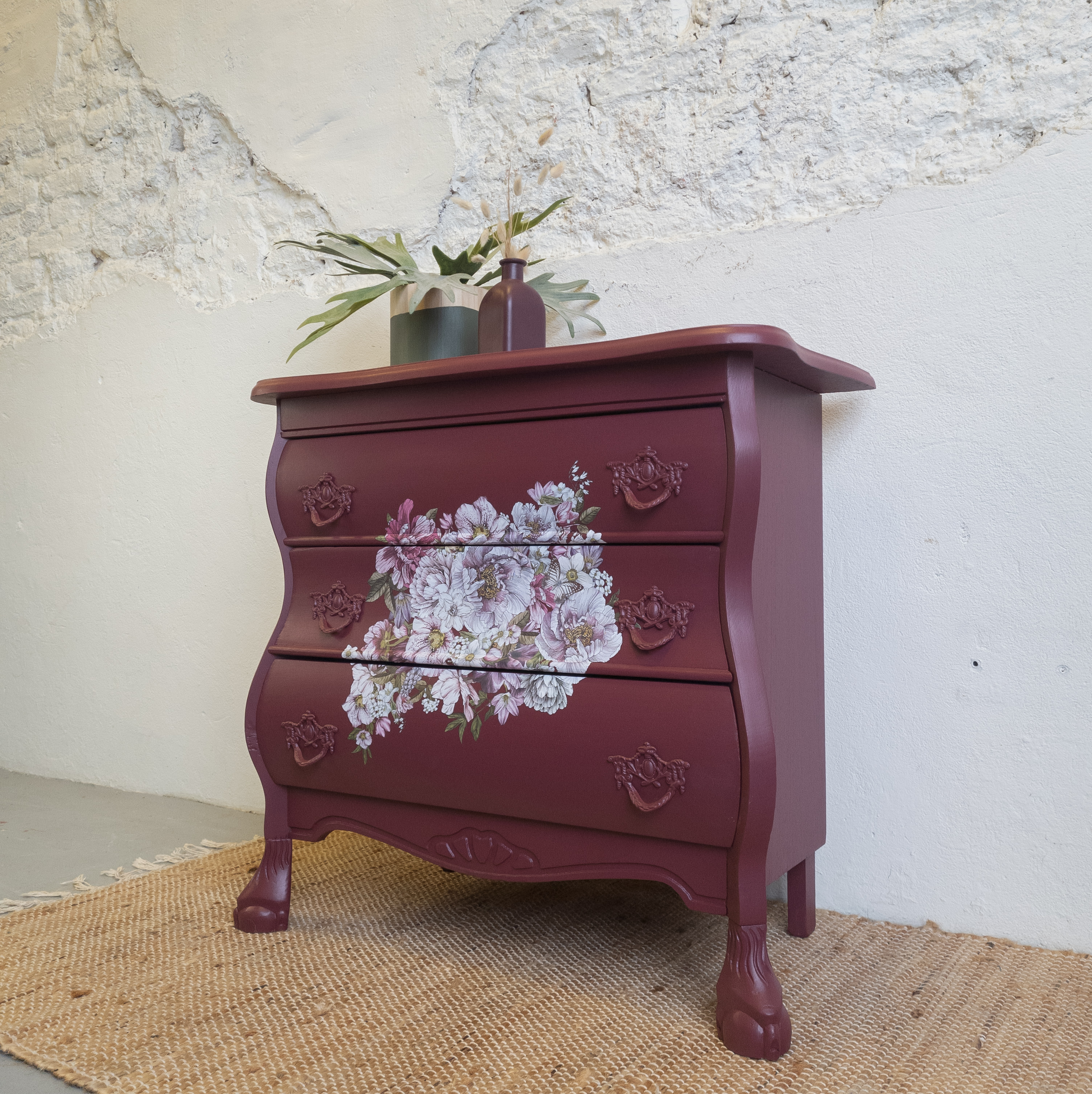 Buikkastje Dreamy Florals bloemen Fusion Mineral Paint. opgeknapt buikkastje door goed gestyled brielle. Fusion mineral paint