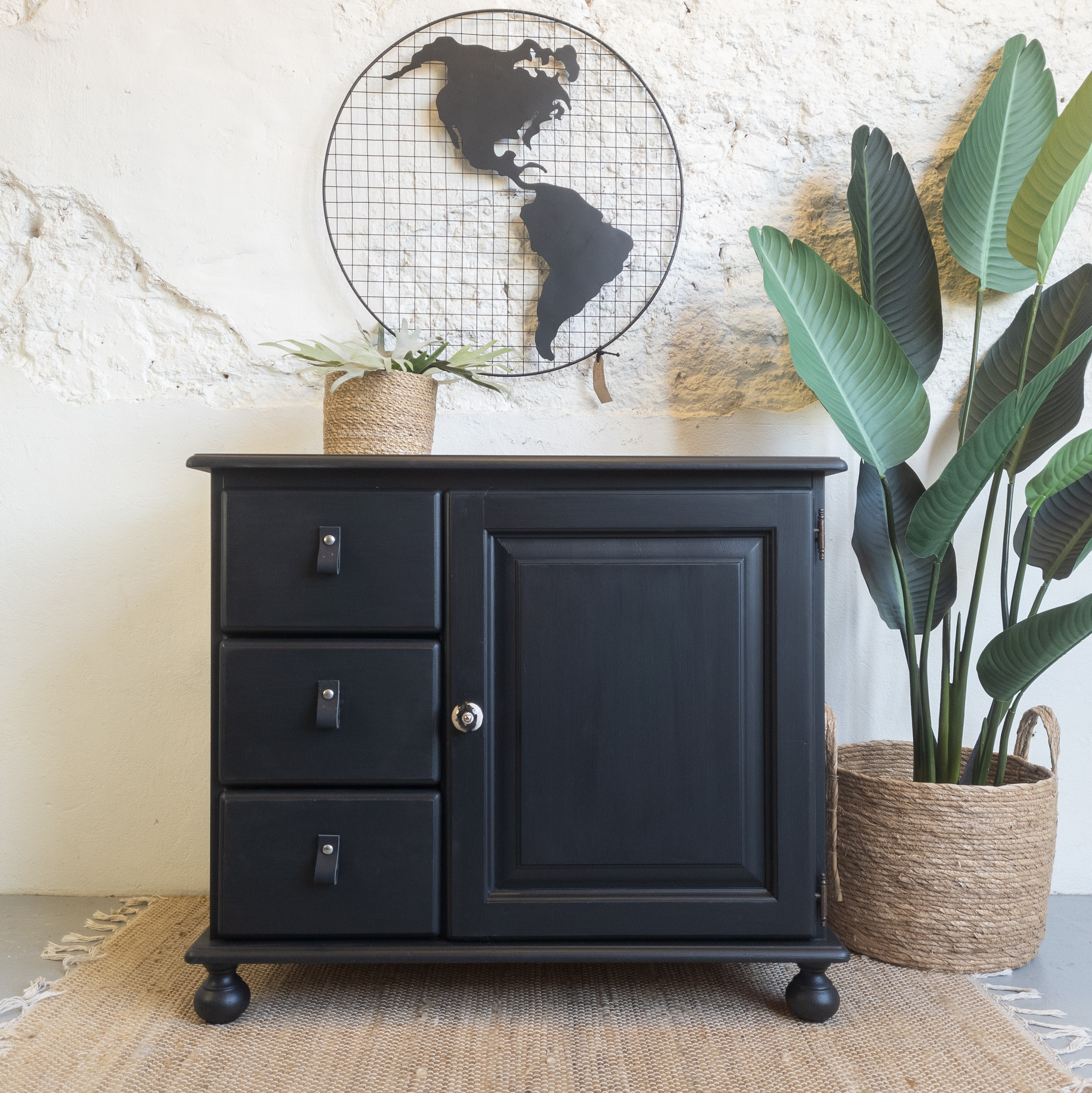 stoere kast opgeknapt met Fusion Mineral Paint Ash Goed Gestyled brielle.