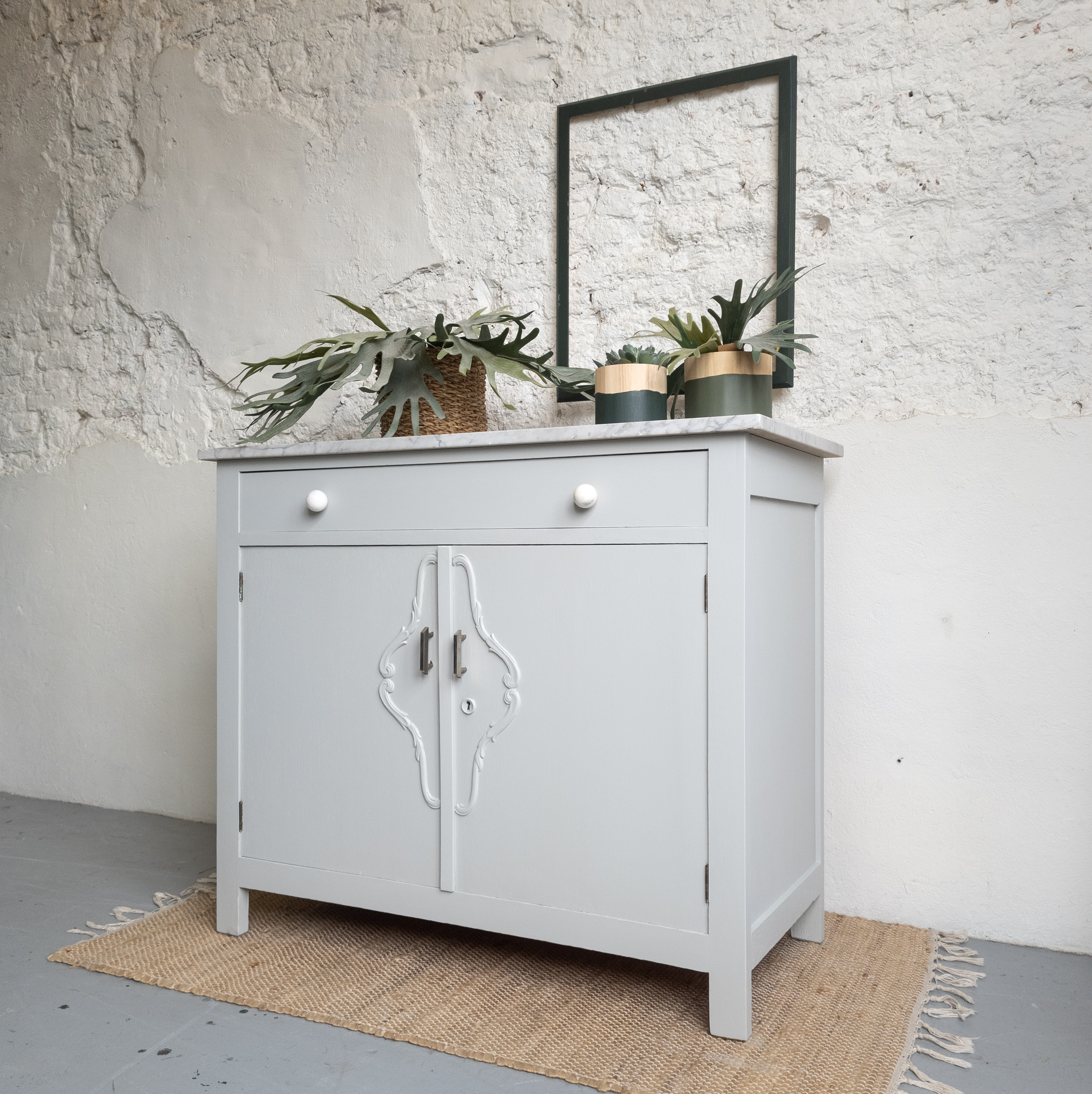 Dressoir pebble met marmerblad. opgeknapt door Goed Gestyled Brielle met Fusion Mineral Paint