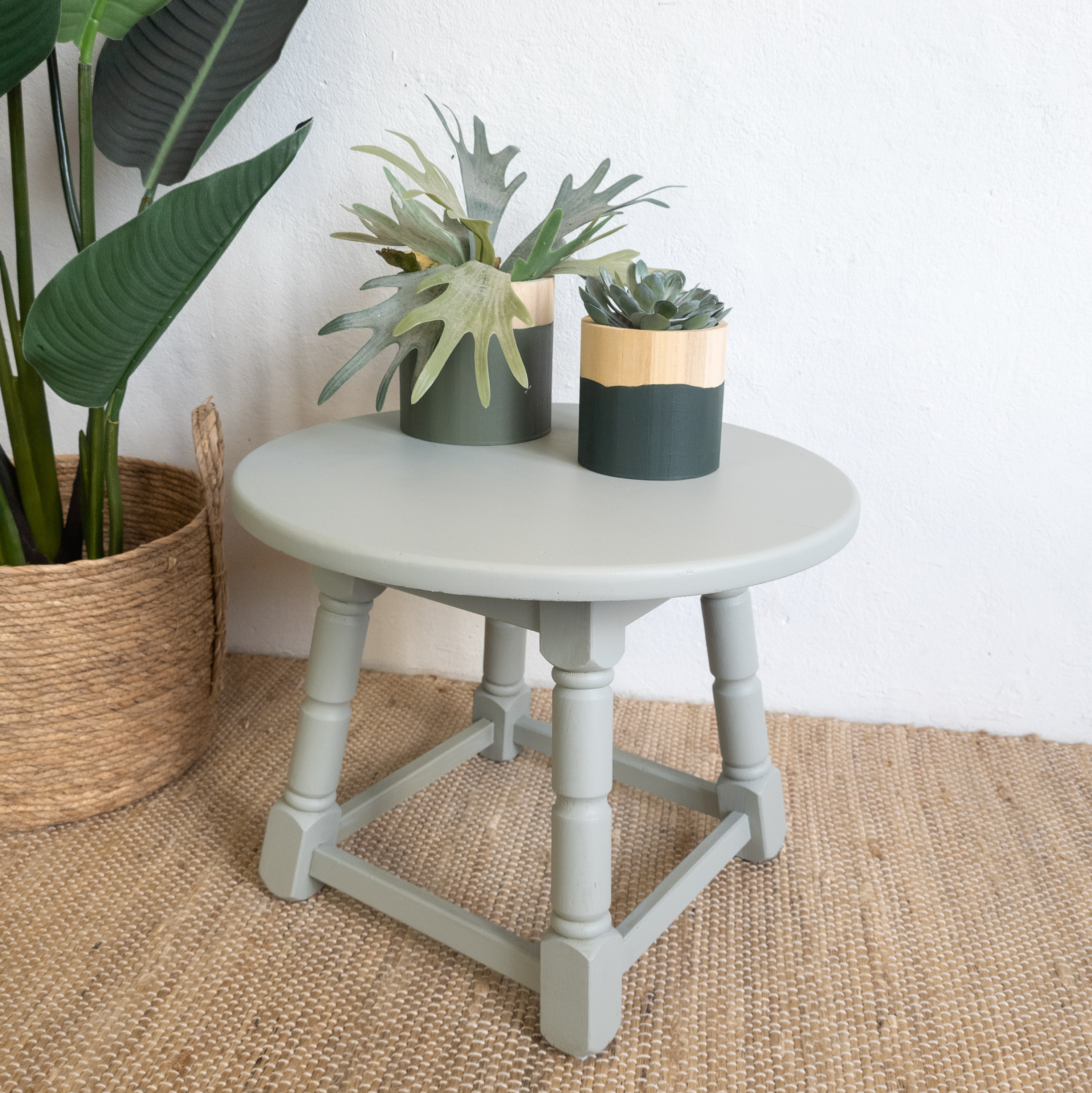 Rond tafeltje Bellwood groen. Opgeknapte meubels door Goed Gestyled. Fusion Mineral Paint Brielle