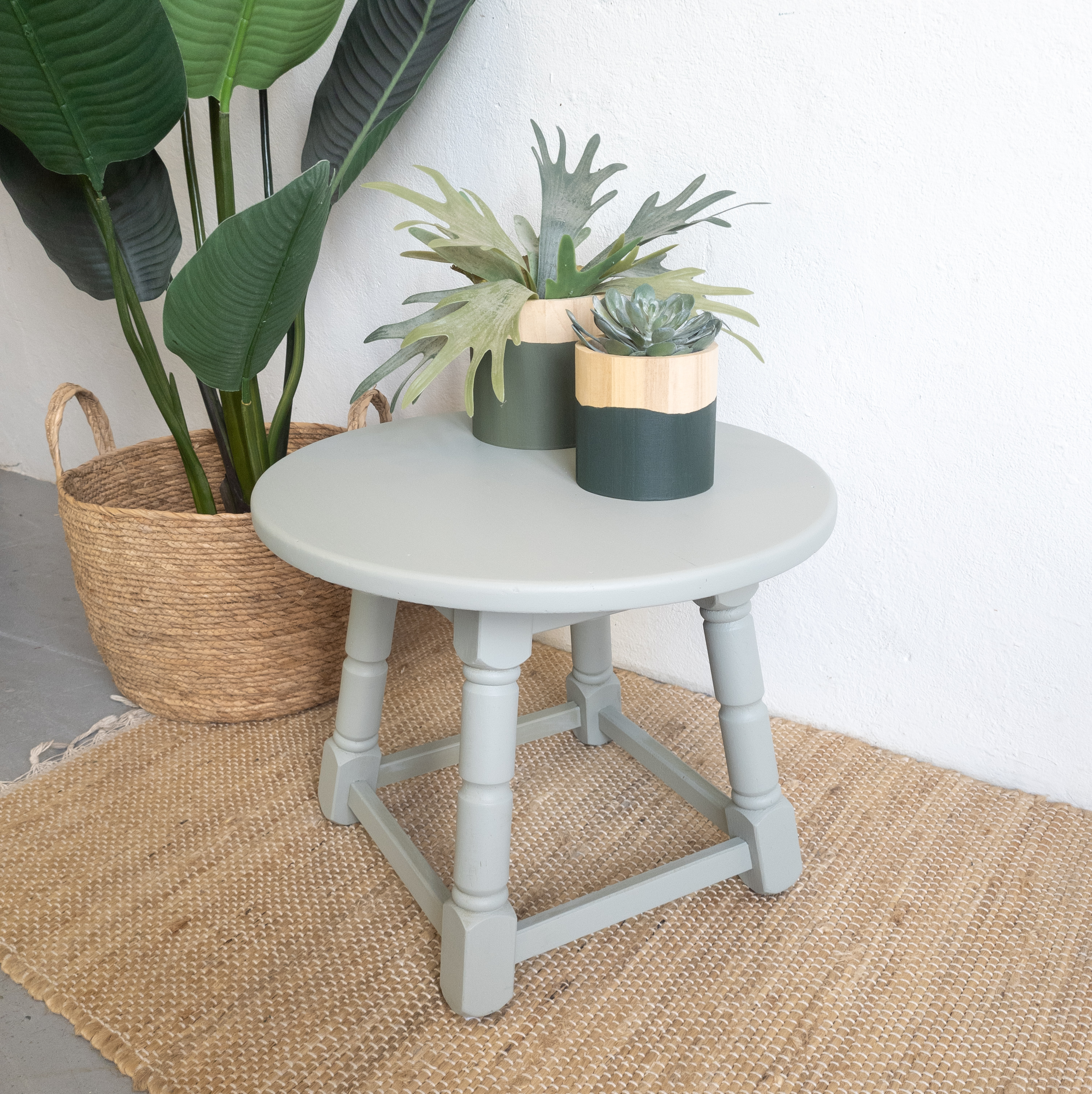 Rond tafeltje Bellwood groen. Opgeknapte meubels door Goed Gestyled. Fusion Mineral Paint Brielle