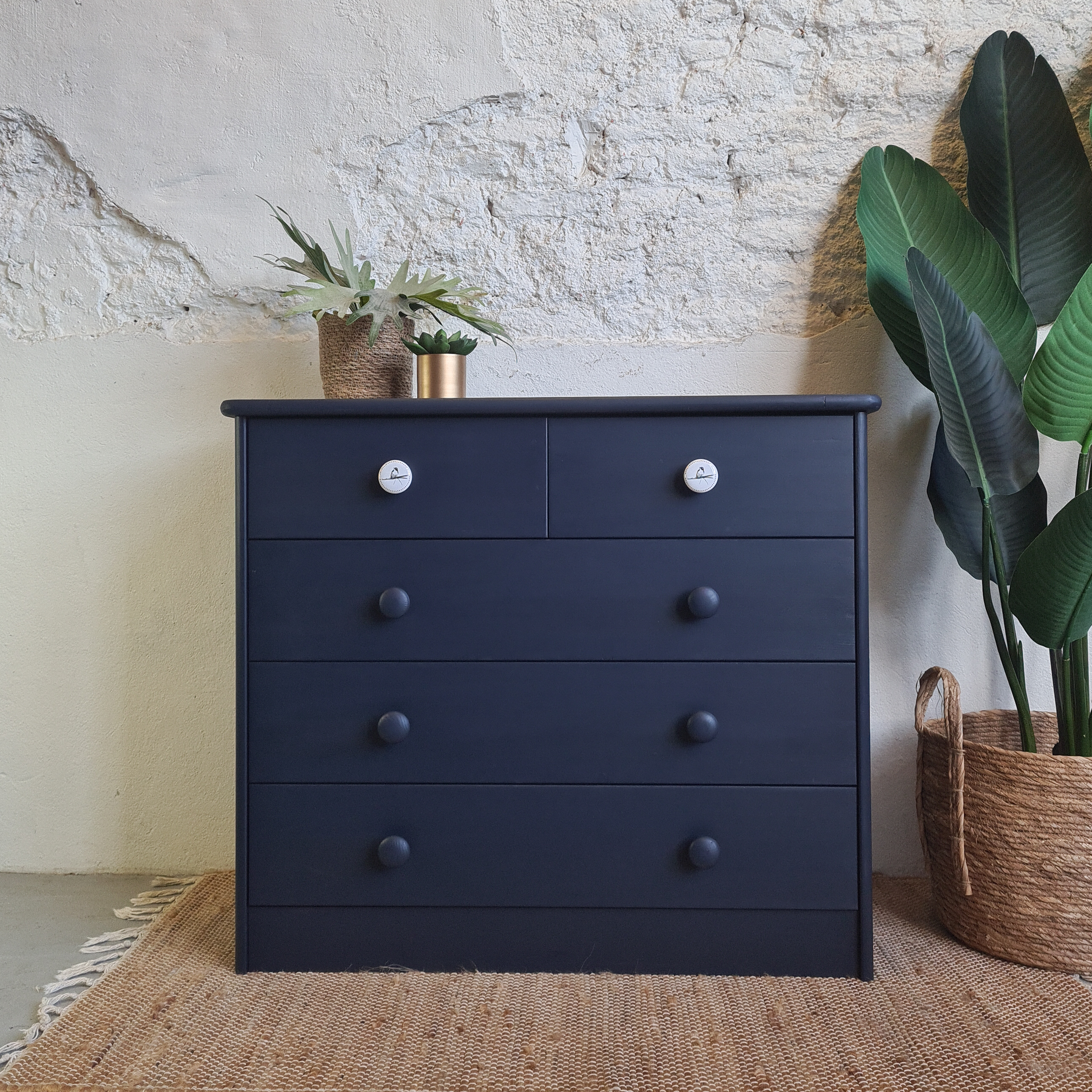 Ladekast Midnight Blue Fusion Mineral Paint. Vogelknopjes. Goed gestyled Brielle