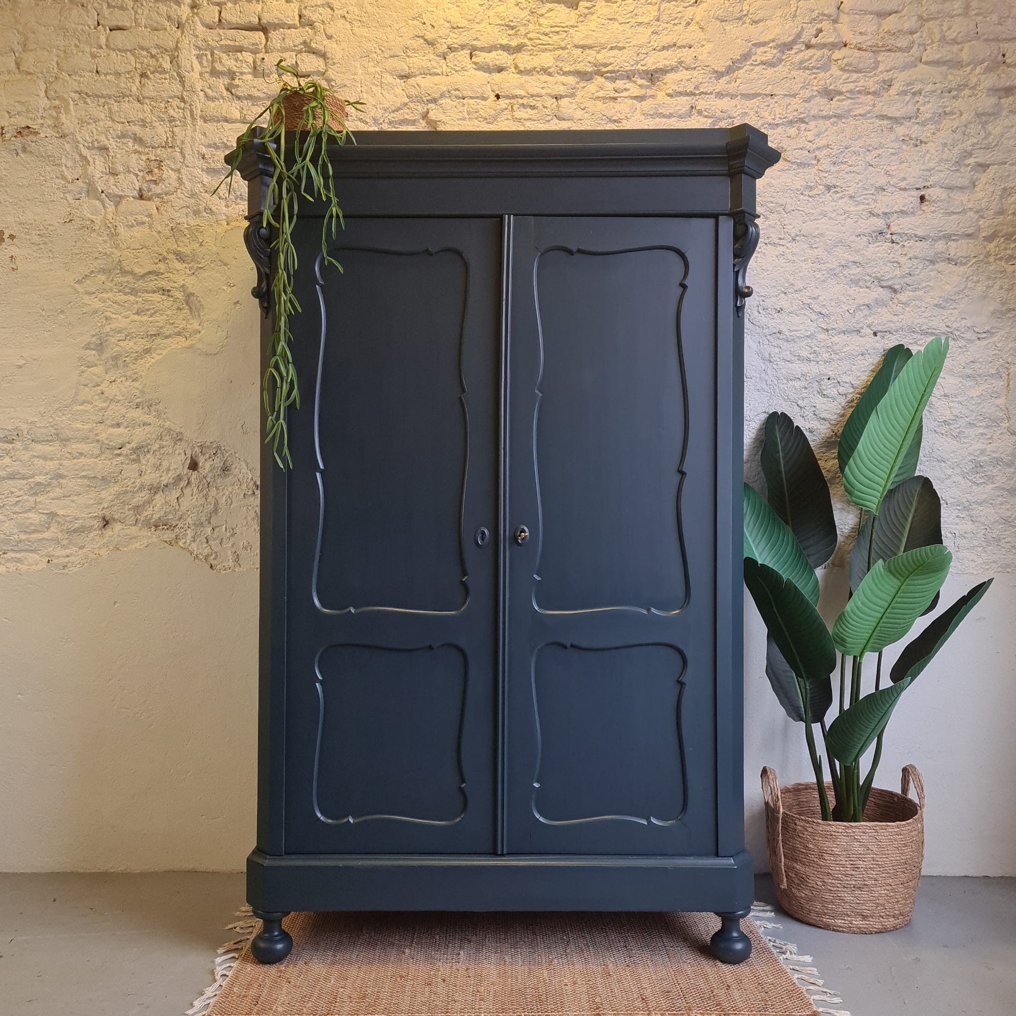 biedermeier meidenkast kast Chestler warme blauwe tint Fusion Mineral Paint matte verf Goed Gestyled Brielle