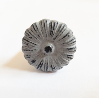 Meubelknop metal daisy grijs