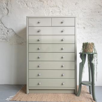 Ladekast met ombré effect. in de groene kleur Lichen en bedford geschilderd met Fusion Mineral Paint. Opgeknapt door Goed Ges