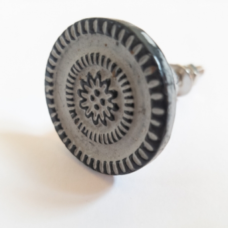 Stoere meubelknop metal wheel grijs Goed Gestyled Brielle