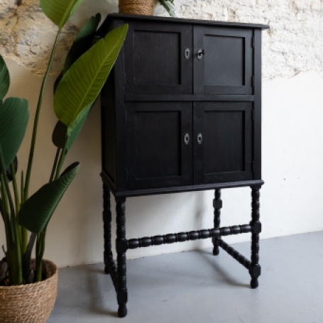 Half hoge kast mat zwart coal black fusion mineral paint Goed Gestyled Brielle