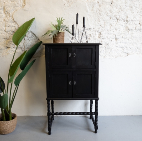 Half hoge kast mat zwart coal black fusion mineral paint Goed Gestyled Brielle