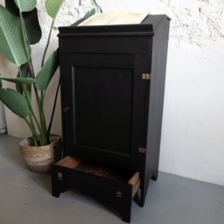 Unieke eikenhouten lessenaar mat zwart coal black goed gestyled brielle