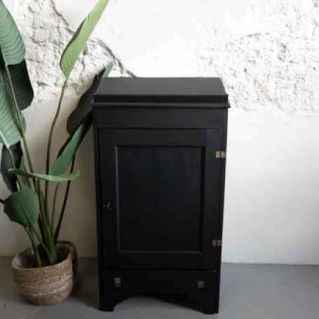 Unieke eikenhouten lessenaar mat zwart coal black goed gestyled brielle