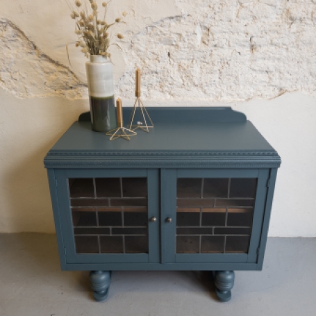 theekastje met glas in lood Goed Gestyled Homestead blue fusion mineral paint