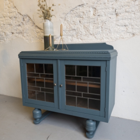 theekastje met glas in lood Goed Gestyled Homestead blue fusion mineral paint