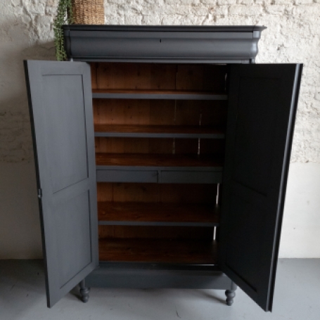 biedermeier meidenkast kast antraciet ash Fusion Mineral Paint matte verf Goed Gestyled Brielle