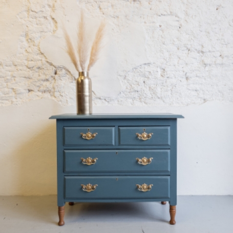 eikenhouten Ladekast opgeknapt. homestead blue Fusion Mineral Paint Goed Gestyled Brielle