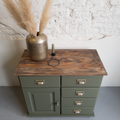 Stoer industrieel kastje. Bayberry Fusion Mineral Paint van Goed Gestyled