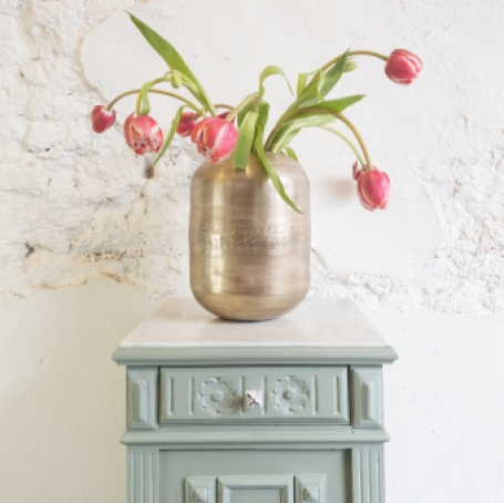 Oud groen kastje met marmer blad Fusion Mineral Paint Goed Gestyled