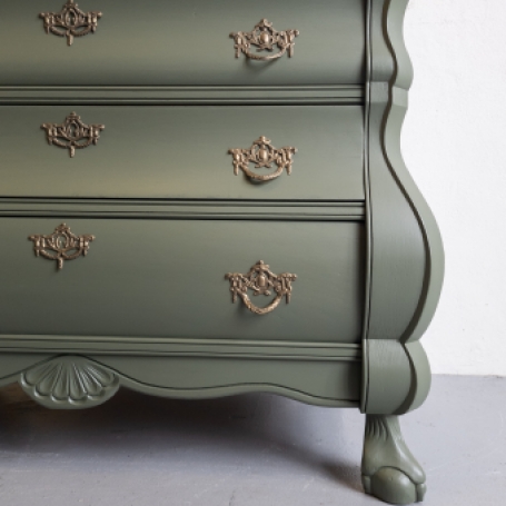 Buikkast secretaire geverfd groen Bayberry Fusion mineral paint goed gestyled