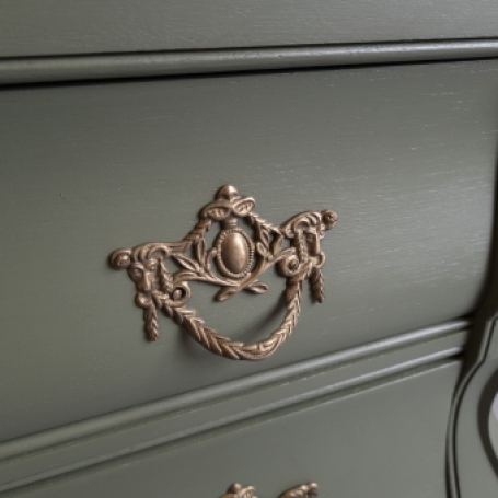 Buikkast secretaire geverfd groen Bayberry Fusion mineral paint goed gestyled