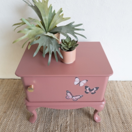 nachtkastje butterfly vlinders. Enchanted Echinacea Fusion Mineral Paint goed gestyled brielle