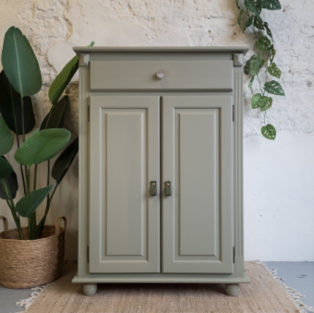 Meidenkast Lichen groen geverfd met Fusion Mineral paint. Goed Gestyled Brielle