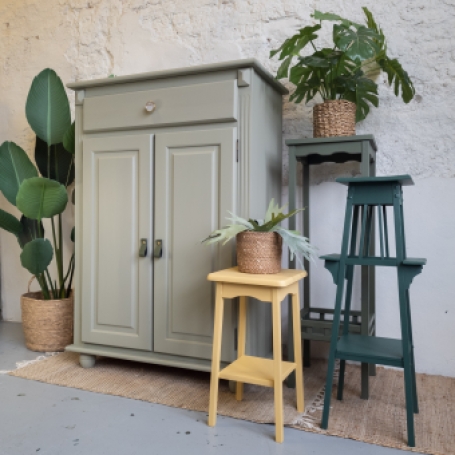 Meidenkast Lichen groen geverfd met Fusion Mineral paint. Goed Gestyled Brielle