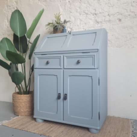 secretaire opgeknapt door Goed Gestyled met Fusion Mineral Paint in de blauwe kleur Paisley en Blue Pine. Geverfde meubels va