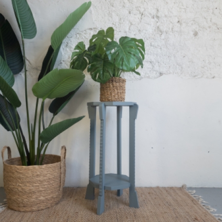 Leuke plantentafel opgeknapt door goed gestyled met Fusion Mineral Paint Blue Pine
