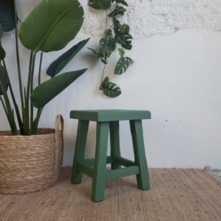 Eikenhouten tafeltje geverfd door goed gestyled met Fusion Mineral Paint in de frisse groene kleur Park Bench