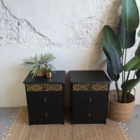 Nachtkasjes mat zwart coal black fusion mineral paint en geo diamand transfer transfer opgeknapt door Goed Gestyled uit Briel