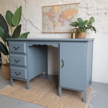 Vintage Bureau Blue Pine blauw geschilderd door goed gestyled uit brielle