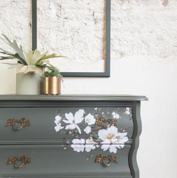 Buikkastje White Magnolia bloemen Fusion Mineral Paint. opgeknapt buikkastje door goed gestyled brielle. Fusion mineral paint