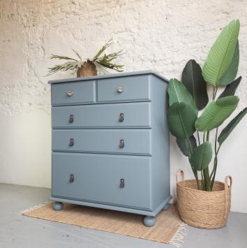 Ladekast Blue Pine Fusion Mineral Paint.  Goed Gestyled Brielle