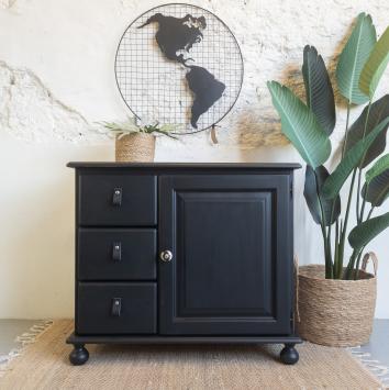 stoere kast opgeknapt met Fusion Mineral Paint Ash Goed Gestyled brielle.